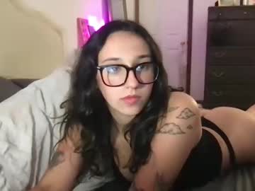 webcam girl heyyitskhloe capture image #107851