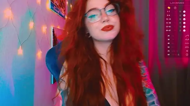 Stripchat sex cam KiraaNightt